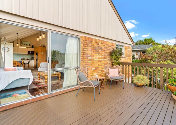  at 2/34 Shanaway Rise, Hillcrest, North Shore City, Auckland