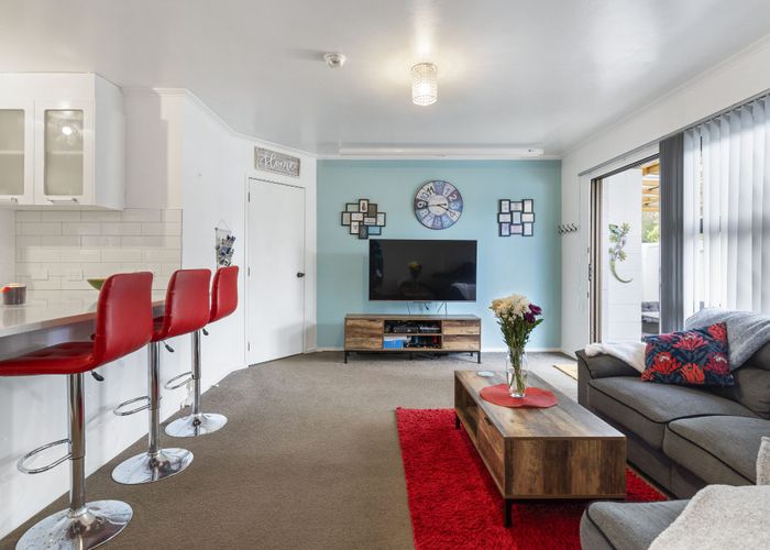  at 1/37 Simon Ellice Drive, Bayview, Auckland