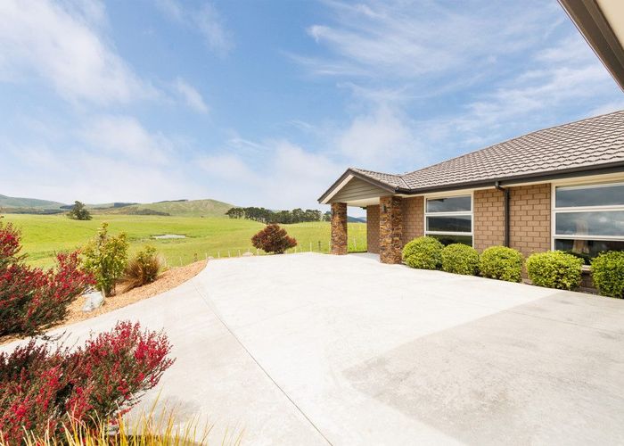  at 206 Pacific Drive, Fitzherbert, Palmerston North