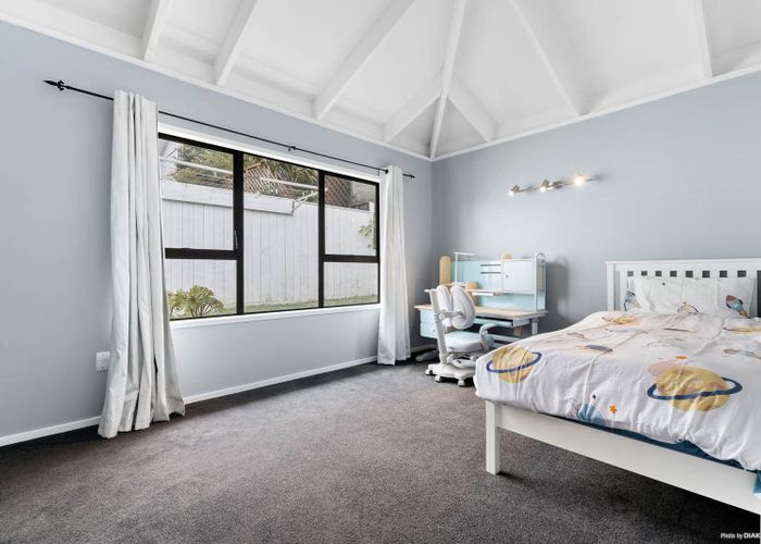  at 4 Raphael Place, West Harbour, Auckland
