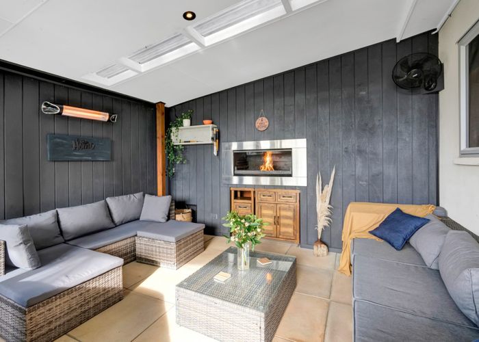  at 10 Caledonia Place, Highlands Park, New Plymouth