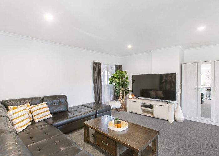  at 4 Katrina Place, Massey, Auckland