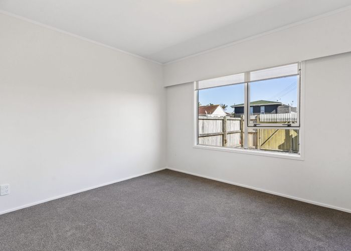  at 1/68 Lake Road, Narrow Neck, Auckland