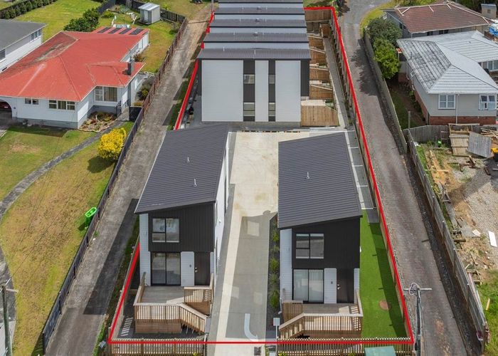  at 3/36 Tiroroa Avenue, Te Atatu South, Auckland