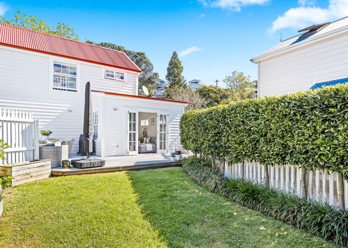  at 22 Beach Road, Northcote Point, North Shore City, Auckland