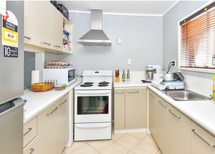  at 2/49A Landon Avenue, Mangere East, Manukau City, Auckland