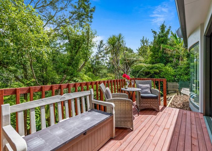 For sale 5 Springwater Vale, Unsworth Heights, North Shore City