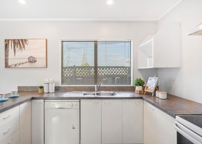  at 4/28 Christmas Road, Manurewa, Auckland