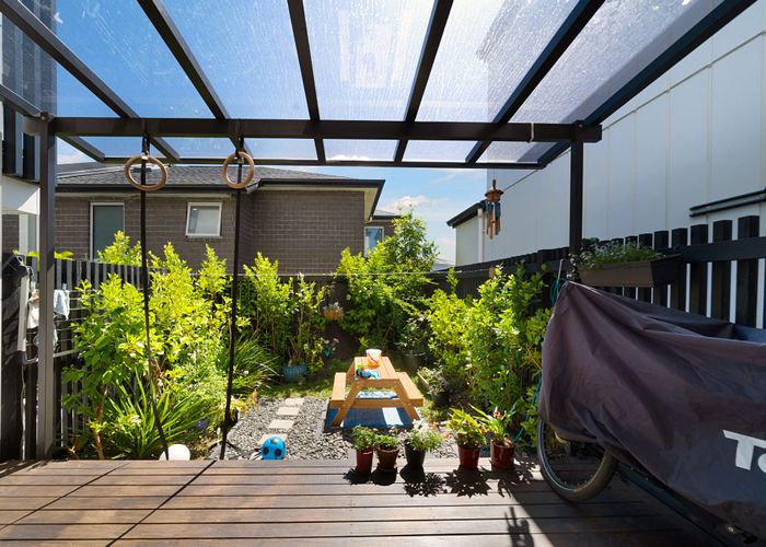  at 2/11 Scanlen Terrace, Kelston, Waitakere City, Auckland