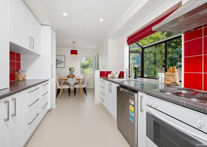  at 2/8 Sunward Rise, Glenfield, North Shore City, Auckland