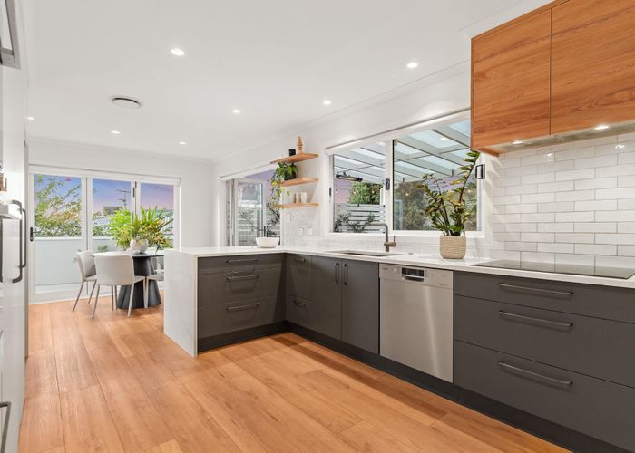  at 2 Hamilton Place, Glenfield, North Shore City, Auckland