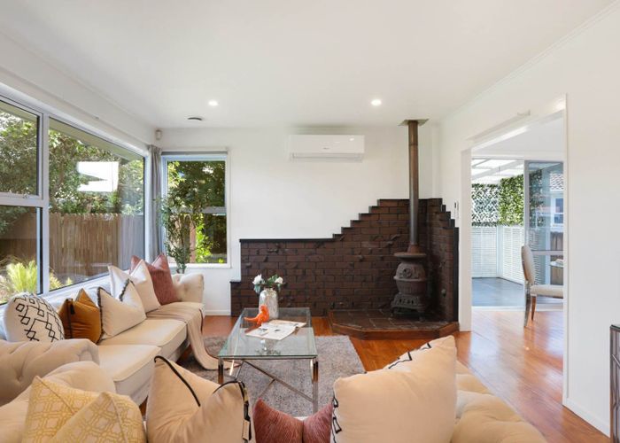  at 31 Thornlow Street, Glendene, Waitakere City, Auckland