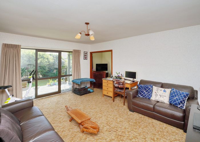  at 8 Quebec Place, Wainoni, Christchurch