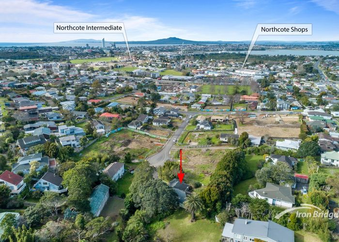  at 22 Kaka Street, Northcote, Auckland