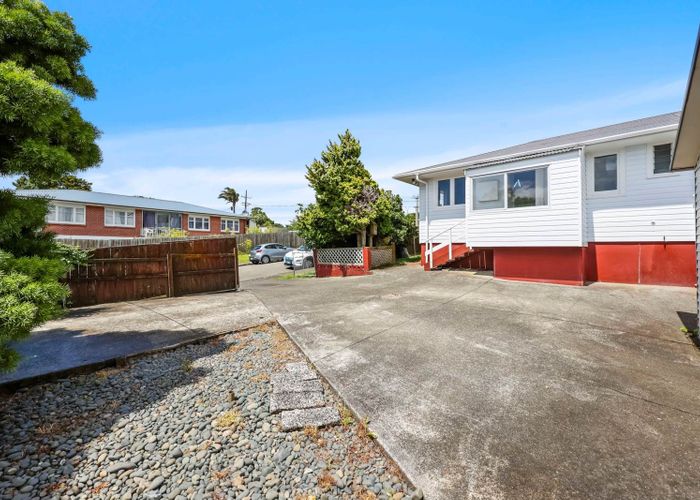  at 1/339 Wairau Road, Totara Vale, North Shore City, Auckland