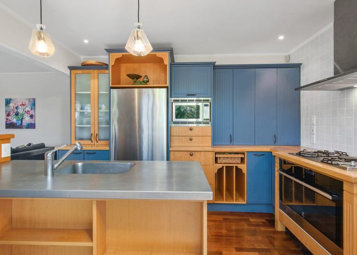 at 4 Tasman Avenue, Henderson Valley, Auckland