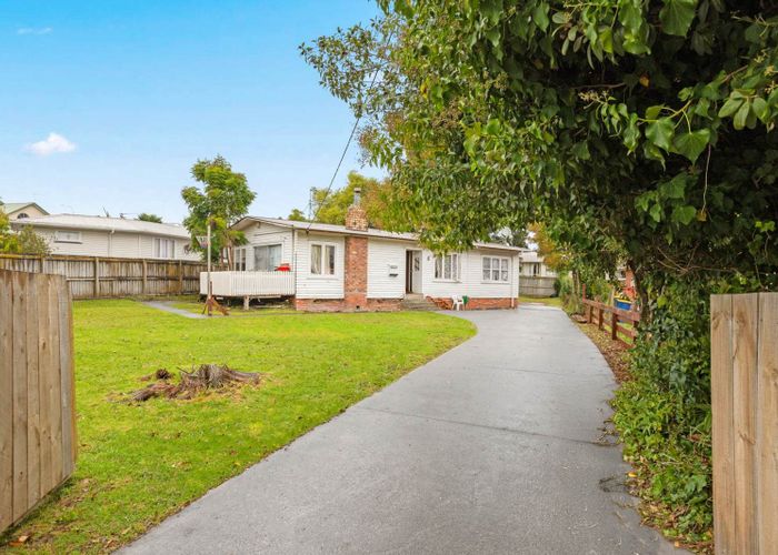  at 6 Fairdene Avenue, Henderson, Waitakere City, Auckland