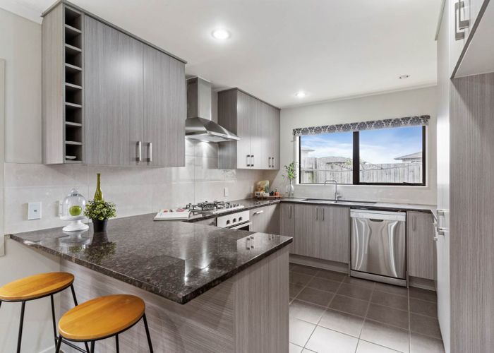  at 2 Staten Place, Mangere, Auckland