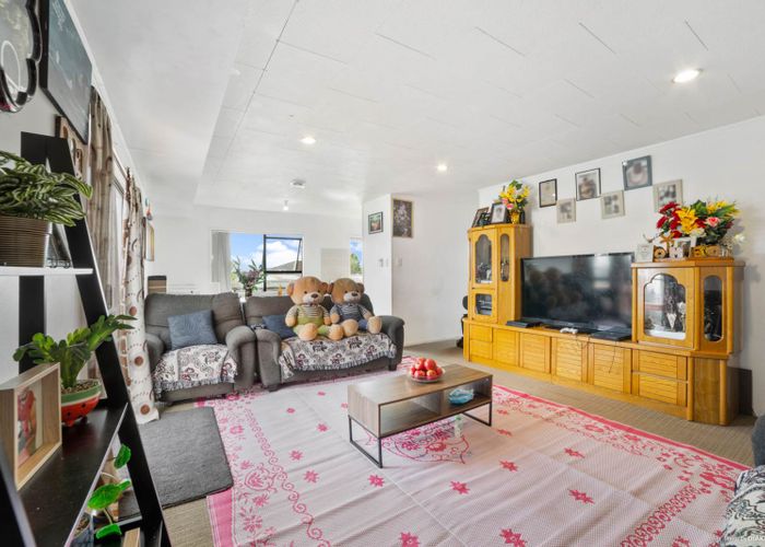  at 36 Silverstone Place, Henderson, Auckland