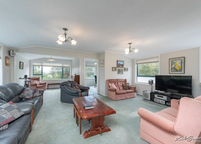  at 46 Dowling Grove, Silverstream, Upper Hutt