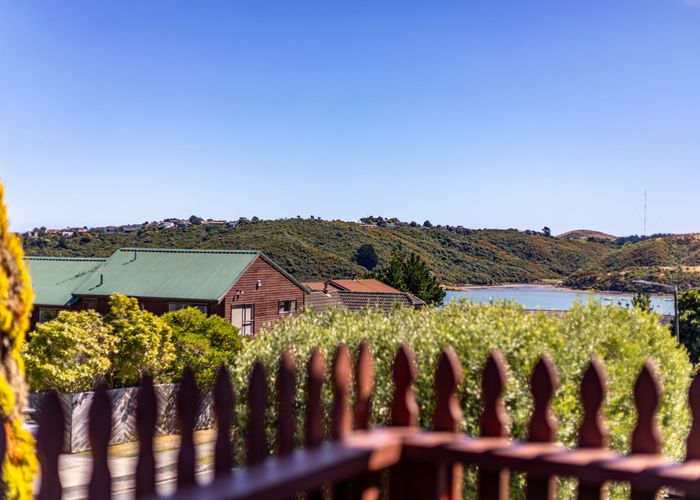  at 49 Kinloch Place, Papakowhai, Porirua