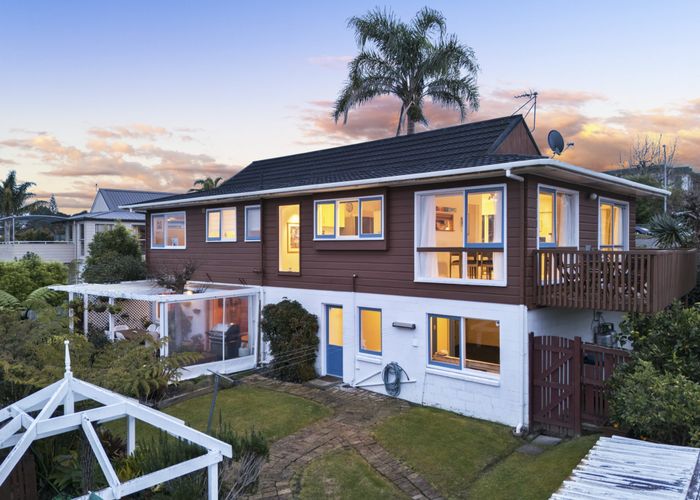  at 51 Spence Road, Henderson, Waitakere City, Auckland