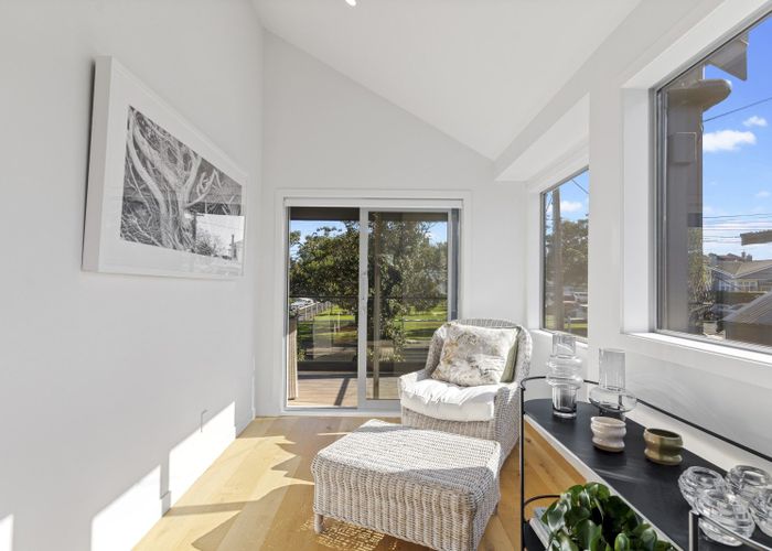  at 2/43 Princes Street, Northcote Point, North Shore City, Auckland