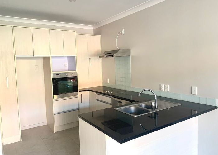  at 4/44 Carlos Drive, Flat Bush, Auckland