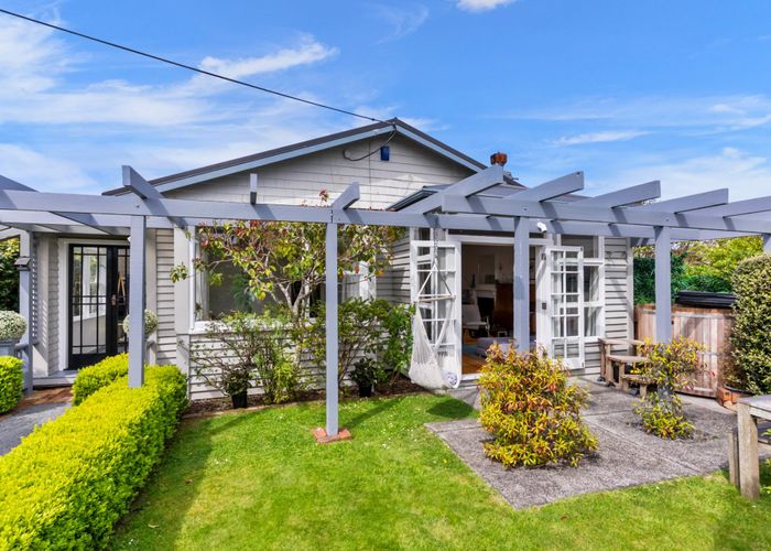  at 18 Raine Street, Karori, Wellington, Wellington