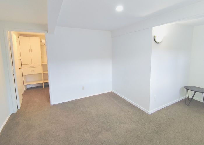  at 8 Pasteur Place, New Windsor, Auckland