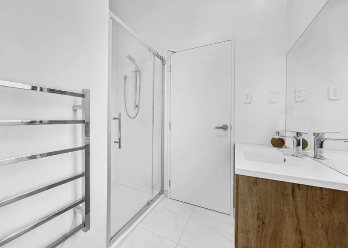  at 2/42 Woodside Road, Massey, Waitakere City, Auckland