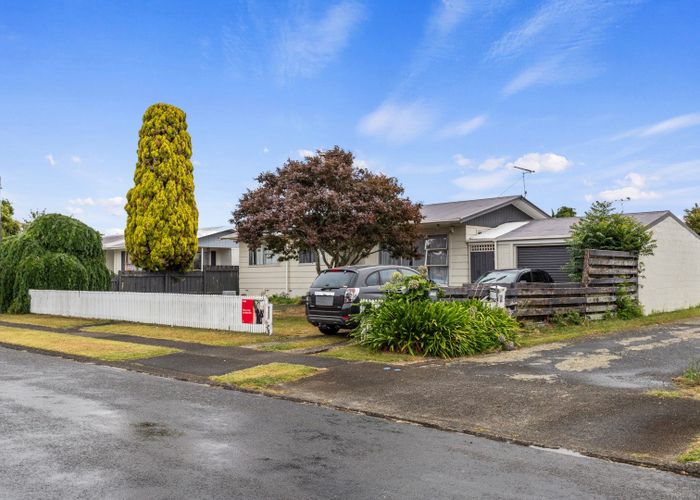  at 22 Oakfield Crescent, Pukete, Hamilton