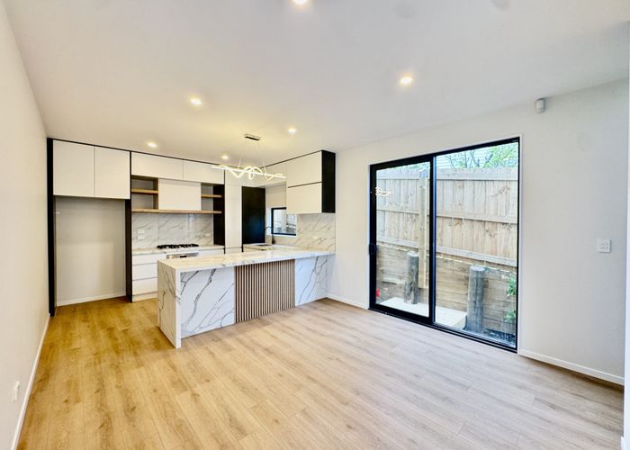  at 5 Raphael Place, West Harbour, Waitakere City, Auckland