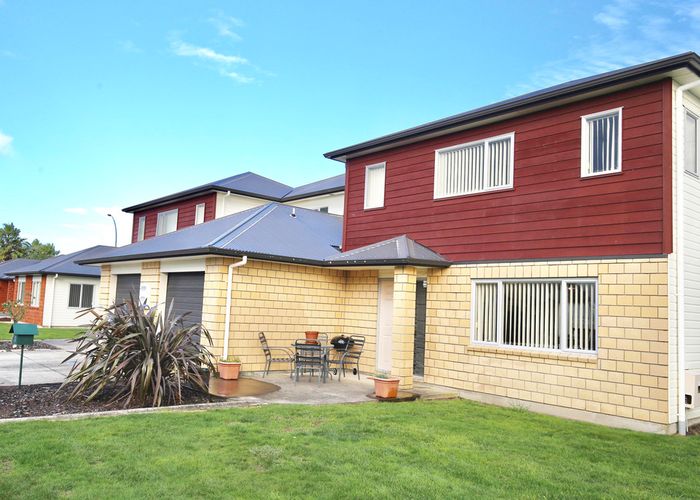  at 6 Rose Lane, Huntington, Hamilton