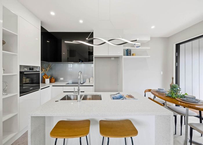  at 8 Beach Road, Te Atatu Peninsula, Waitakere City, Auckland