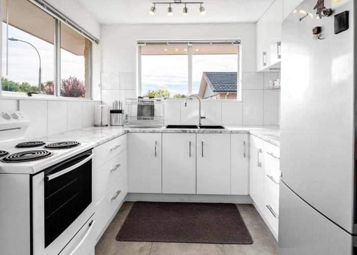  at 1/57 Sarabande Avenue, Redwood, Christchurch