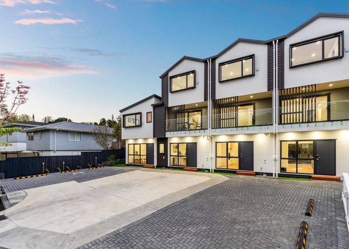  at 16 St Catherine Crescent, West Harbour, Waitakere City, Auckland