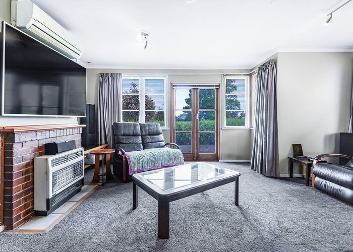  at 28 Paul Crescent, Fairfield, Hamilton