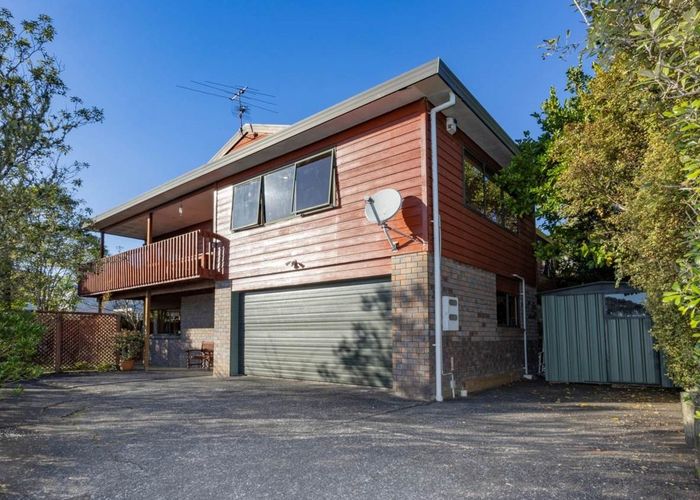  at 14B Pokapu Street, Titirangi, Auckland