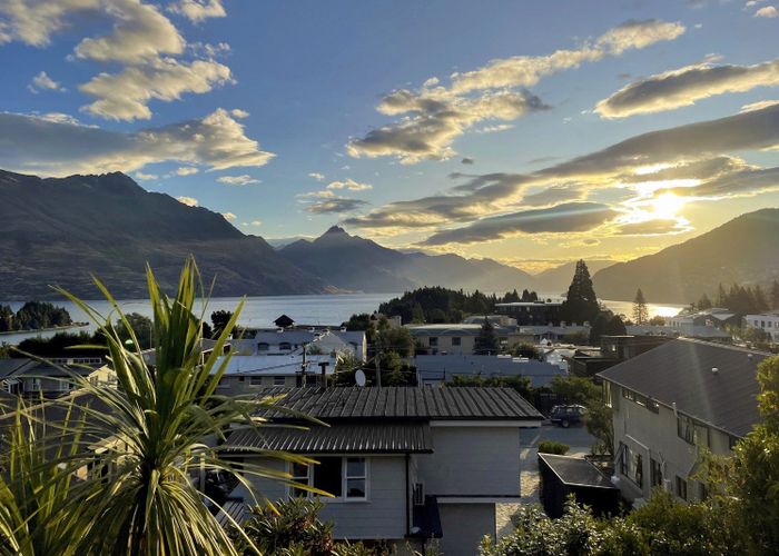  at 5 Hallenstein Street, Queenstown