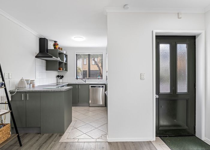  at 6 Barnea Circle, Glen Eden, Waitakere City, Auckland