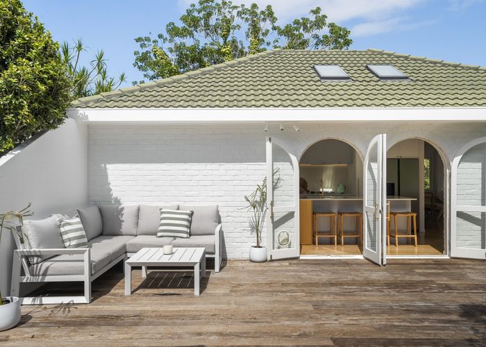  at 2/41 Island Bay Road, Beach Haven, Auckland