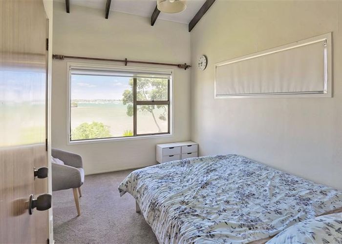  at 2/4 Arkley Ave, Farm Cove, Manukau City, Auckland