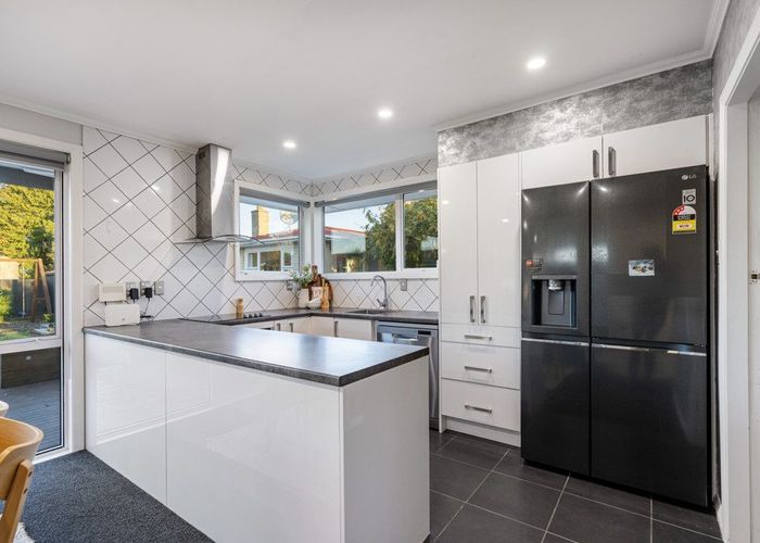 at 6 Dymock Place, Bishopdale, Christchurch City, Canterbury