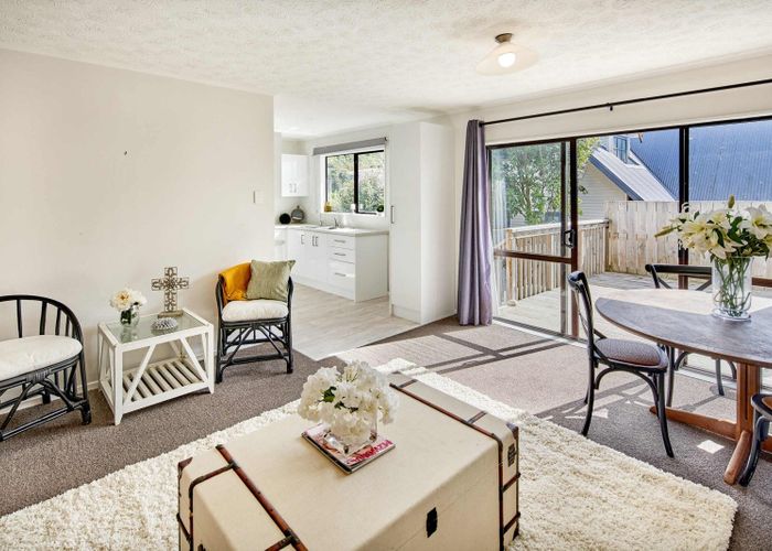  at 2/11 Te Arawi Street, Takapuwahia, Porirua