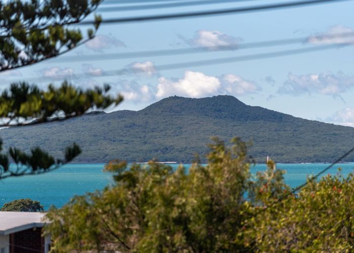  at 1/16 Rangitoto Terrace, Milford, Auckland