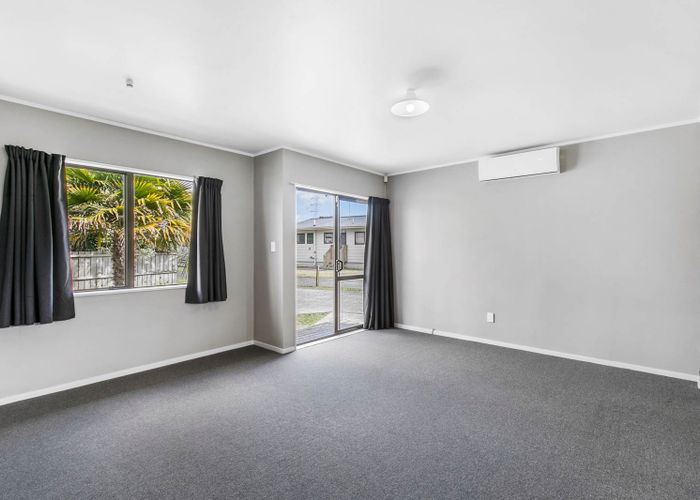  at 1/34 Shifnal Drive, Randwick Park, Auckland