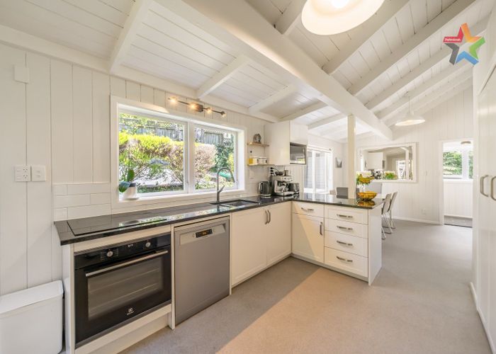 at 31 Pekanga Road, Normandale, Lower Hutt, Wellington