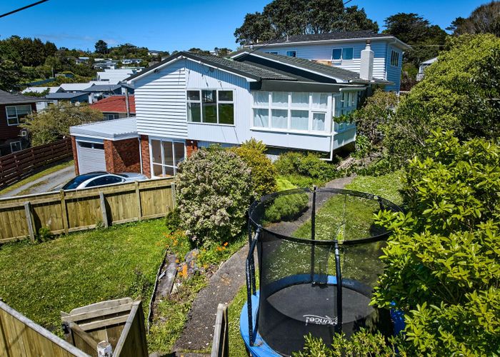  at 18 Robert Street, Newlands, Wellington, Wellington