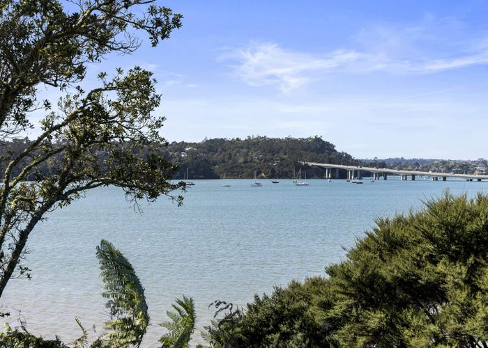  at 27 Ferry Parade, Herald Island, Auckland